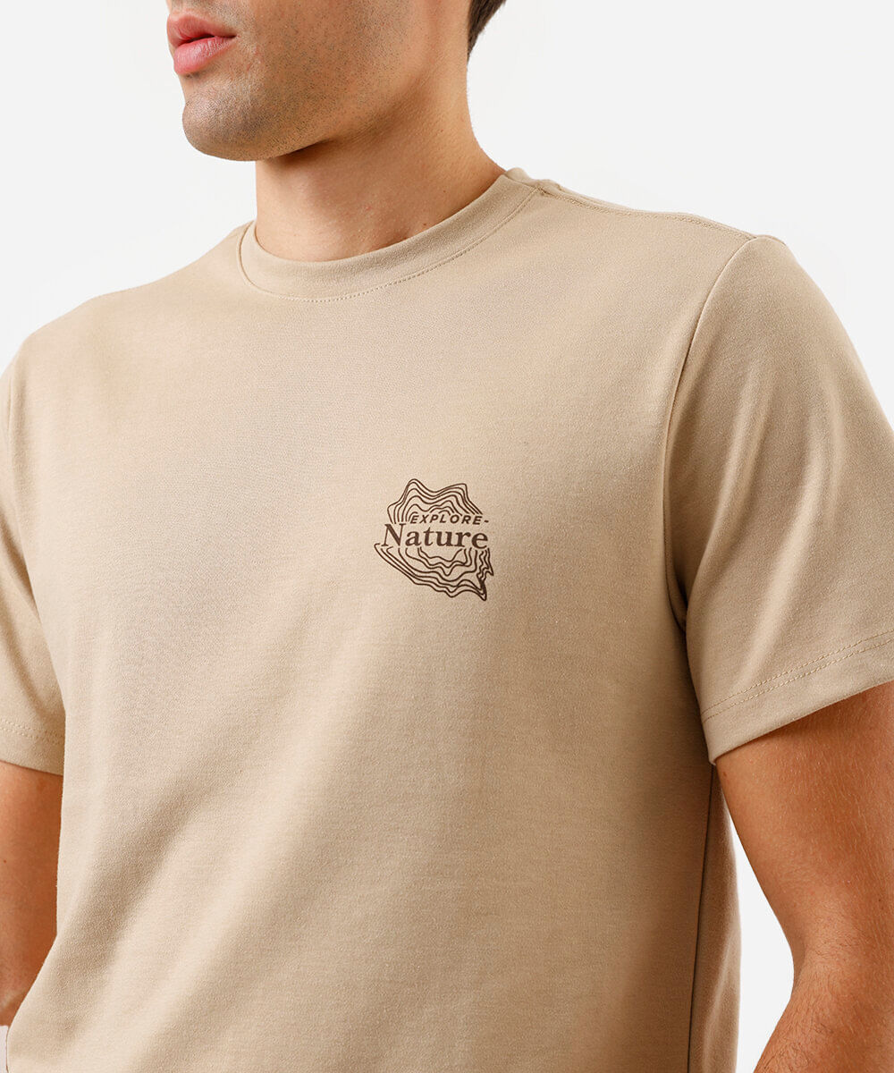camiseta masculina com algodão estampada bege