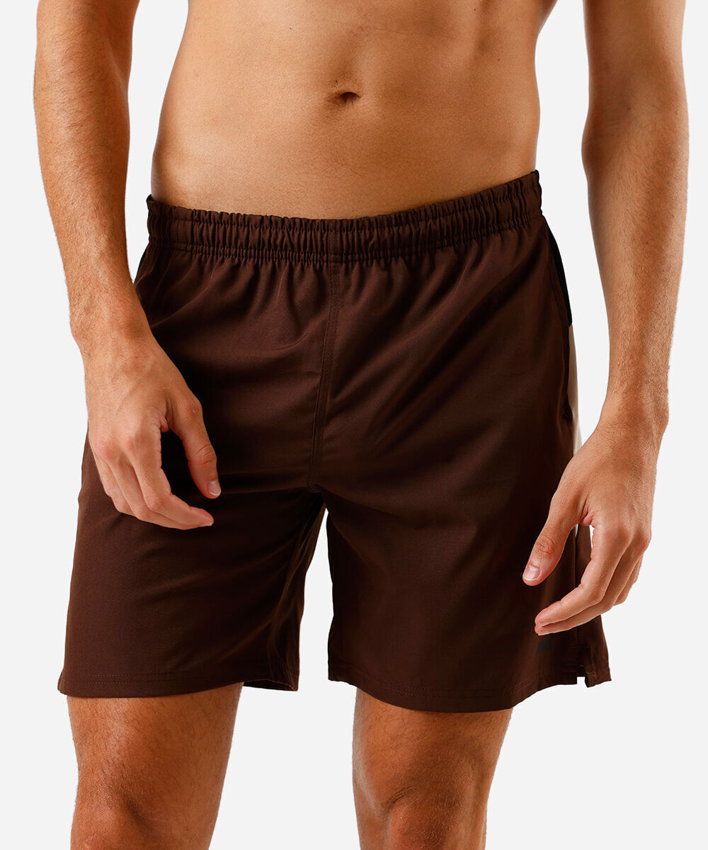 short masculino esportivo com recortes marrom