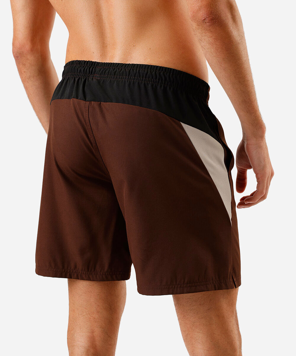 short masculino esportivo com recortes marrom