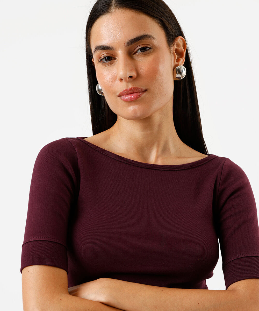 Blusa feminina canelada manga alongada vinho