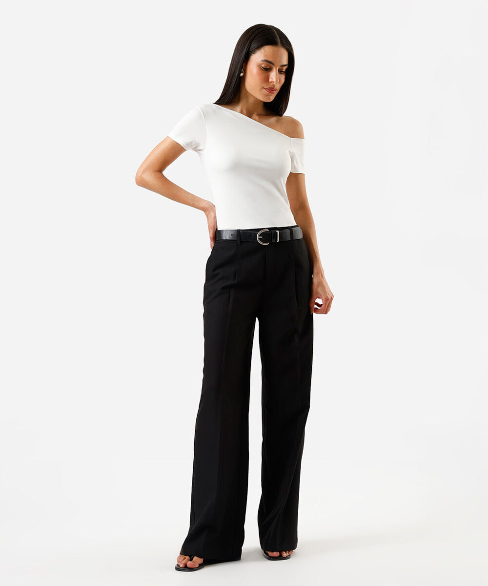 blusa feminina manga curta assimétrica em malha off white