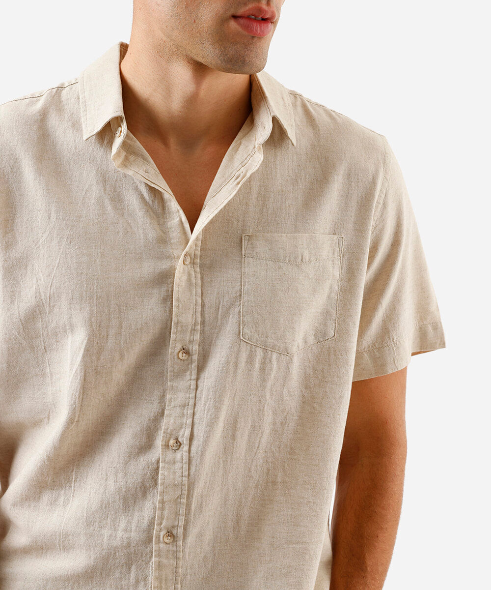 camisa comfort masculina com linho manga curta bege