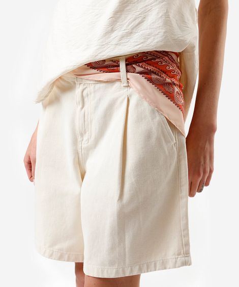 bermuda feminina de sarja com lenço off white