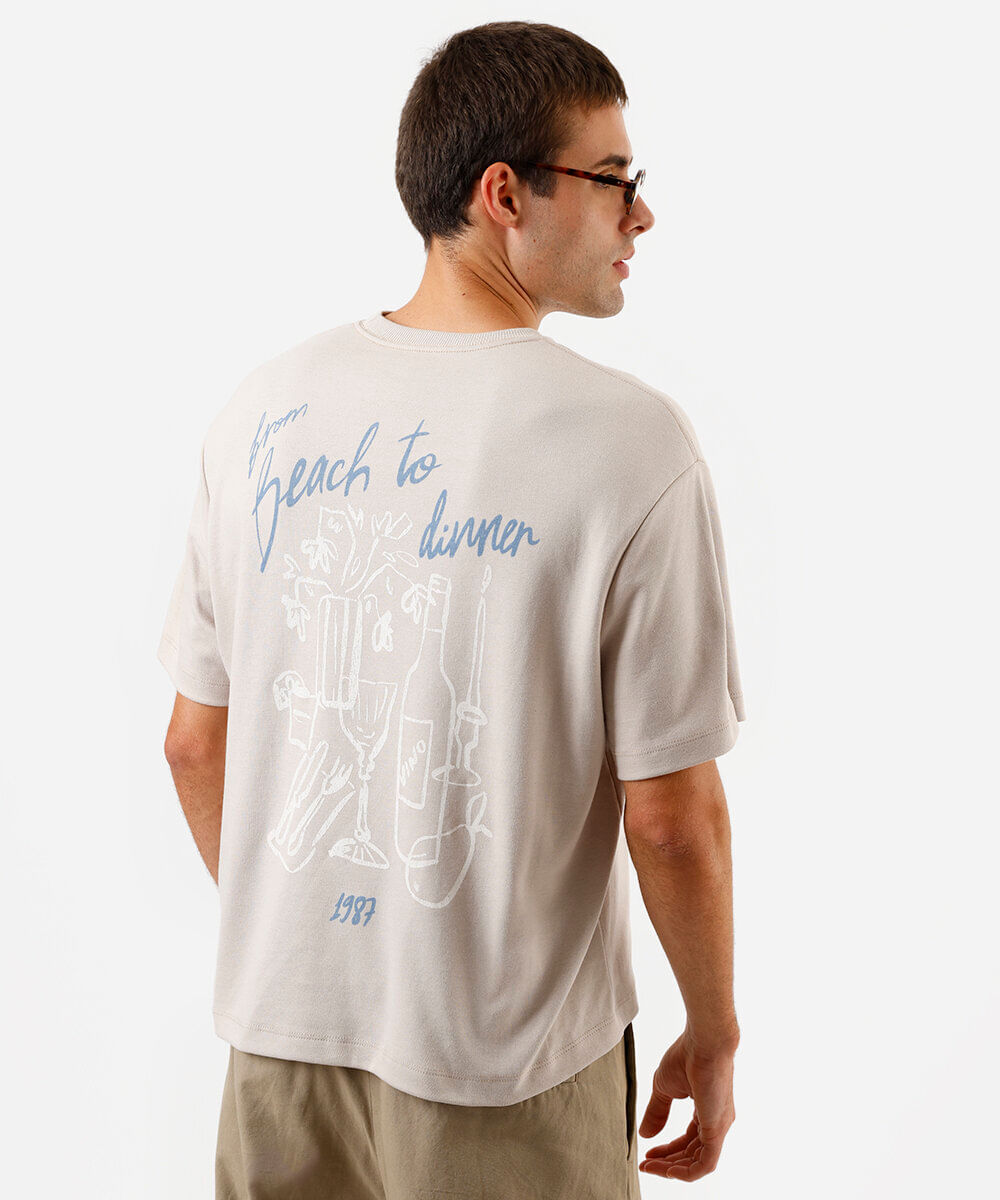 camiseta box fit masculina com algodão estampada bege