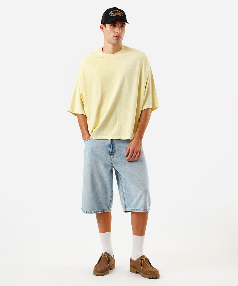 camiseta masculina oversized com mangas alongadas amarela