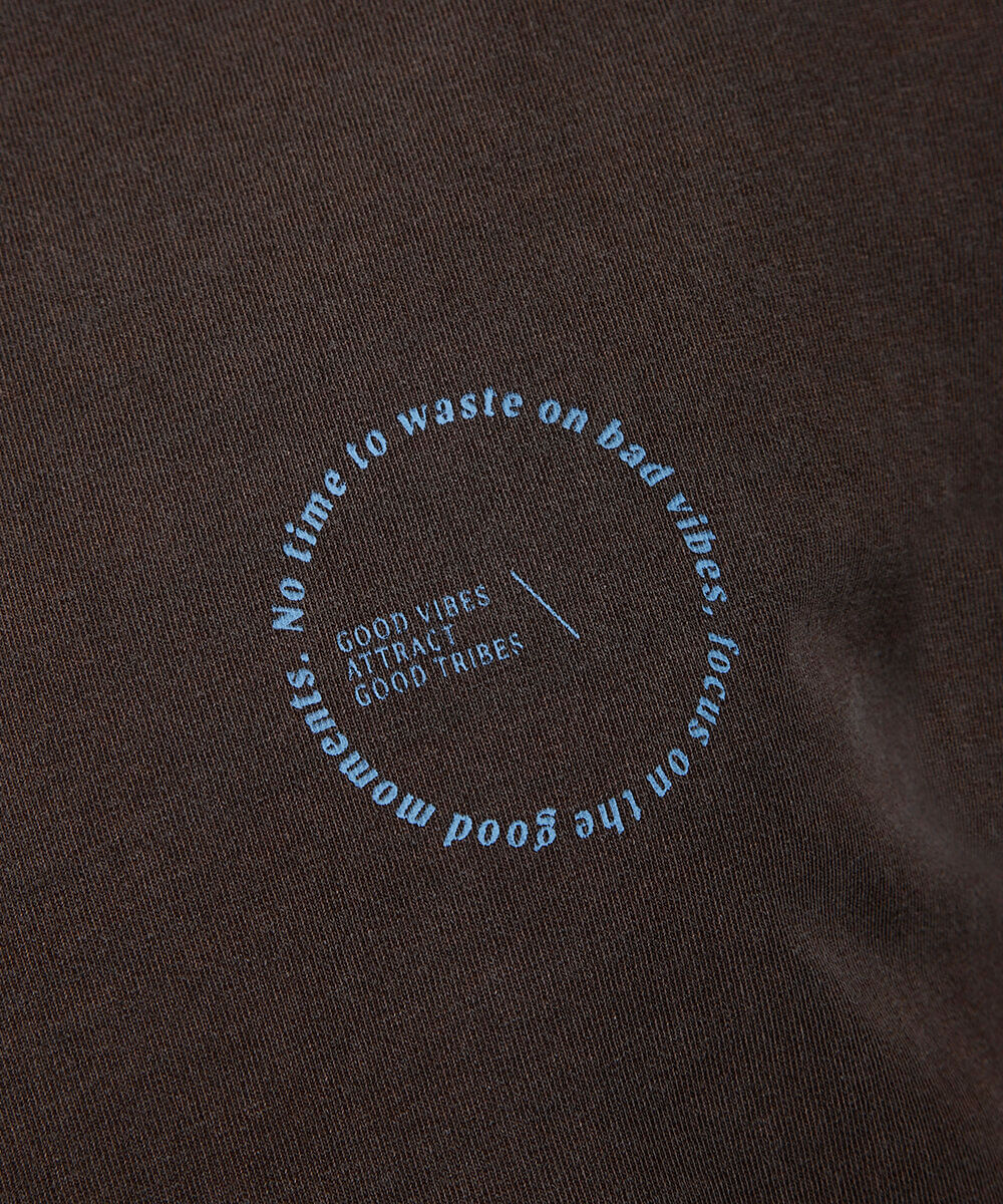 camiseta juvenil de algodão estampada marrom