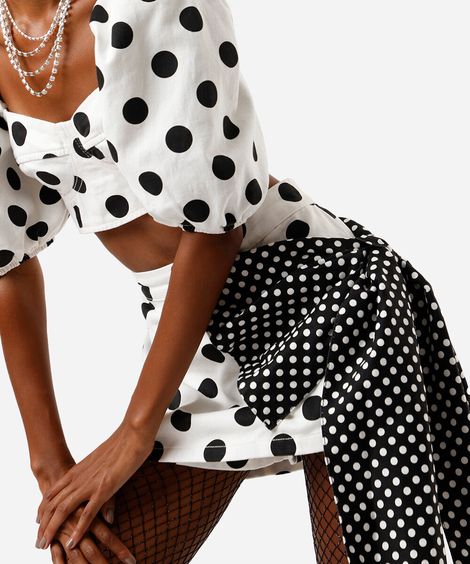 short saia feminino de sarja com laço poá off white