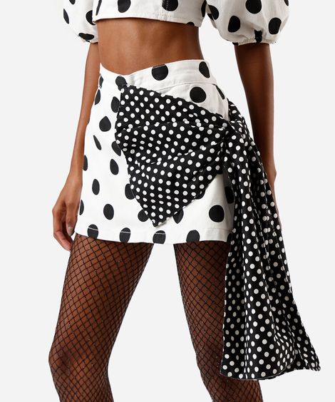 short saia feminino de sarja com laço poá off white