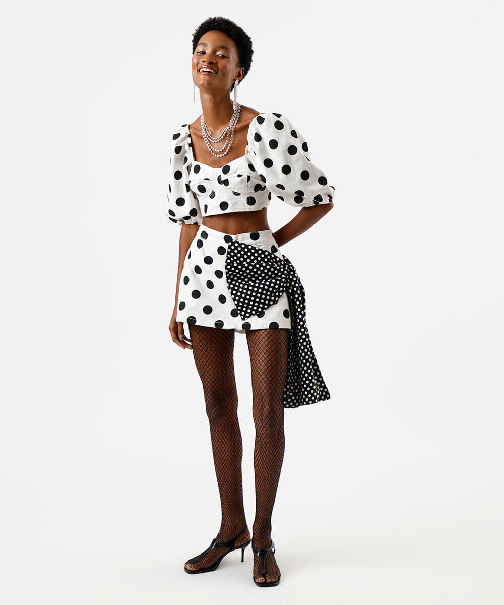 short saia feminino de sarja com laço poá off white