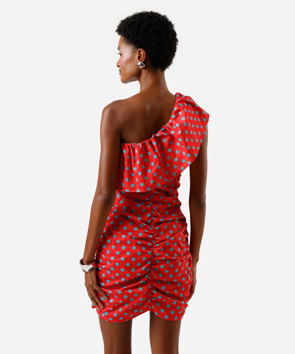 vestido curto feminino ombro único franzido poá vermelho