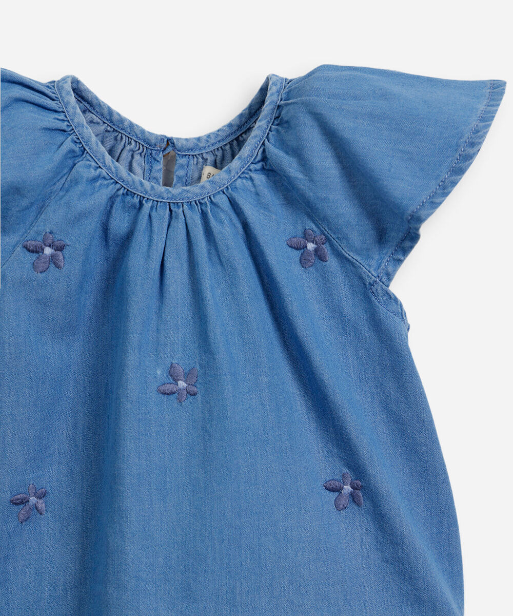conjunto infantil curto jeans com bordados azul
