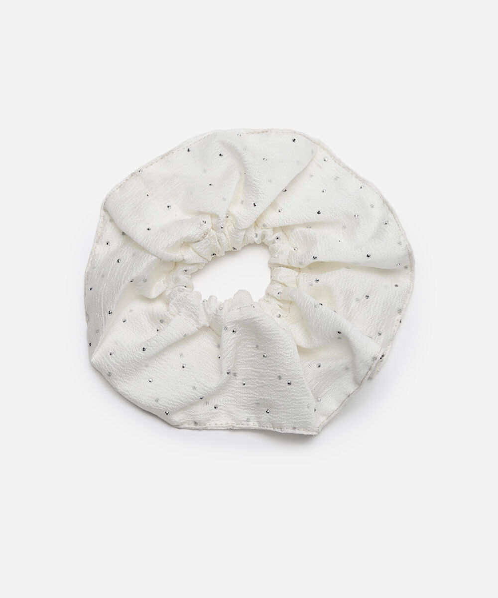 scrunchie texturizada com brilhos off white
