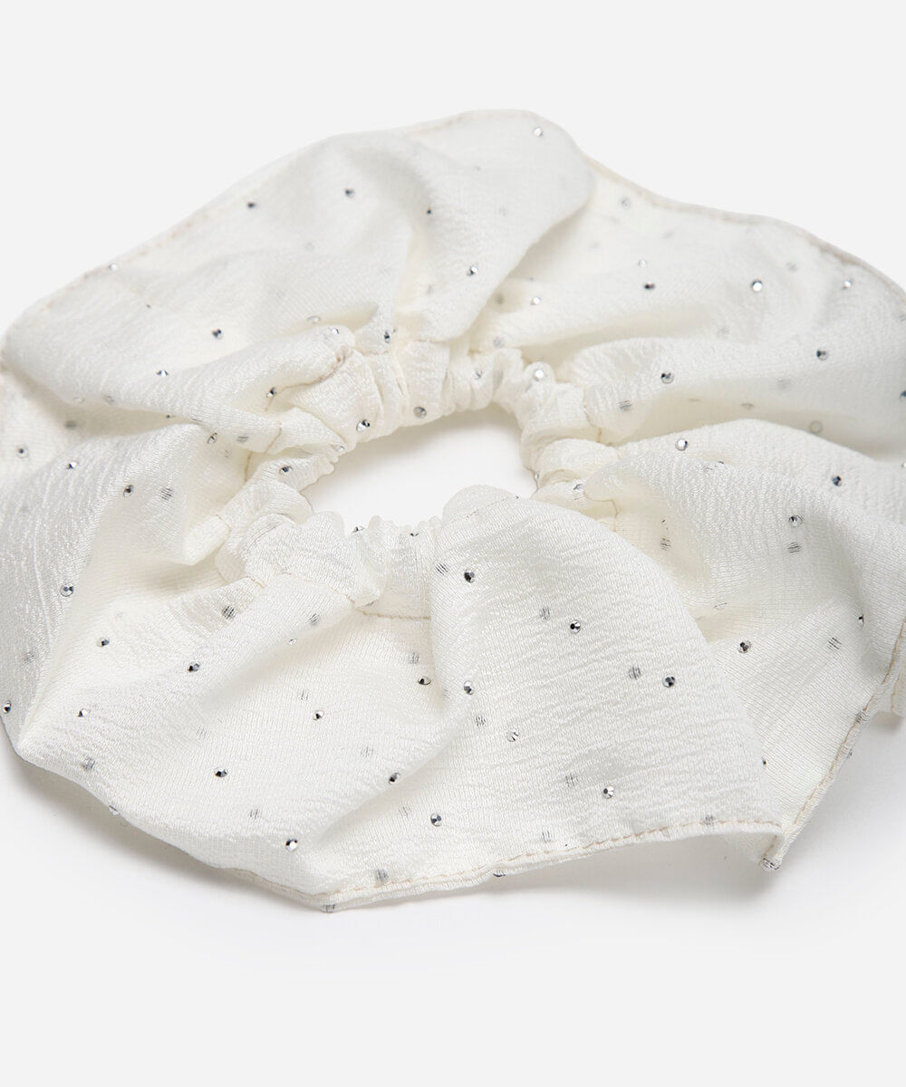 scrunchie texturizada com brilhos off white