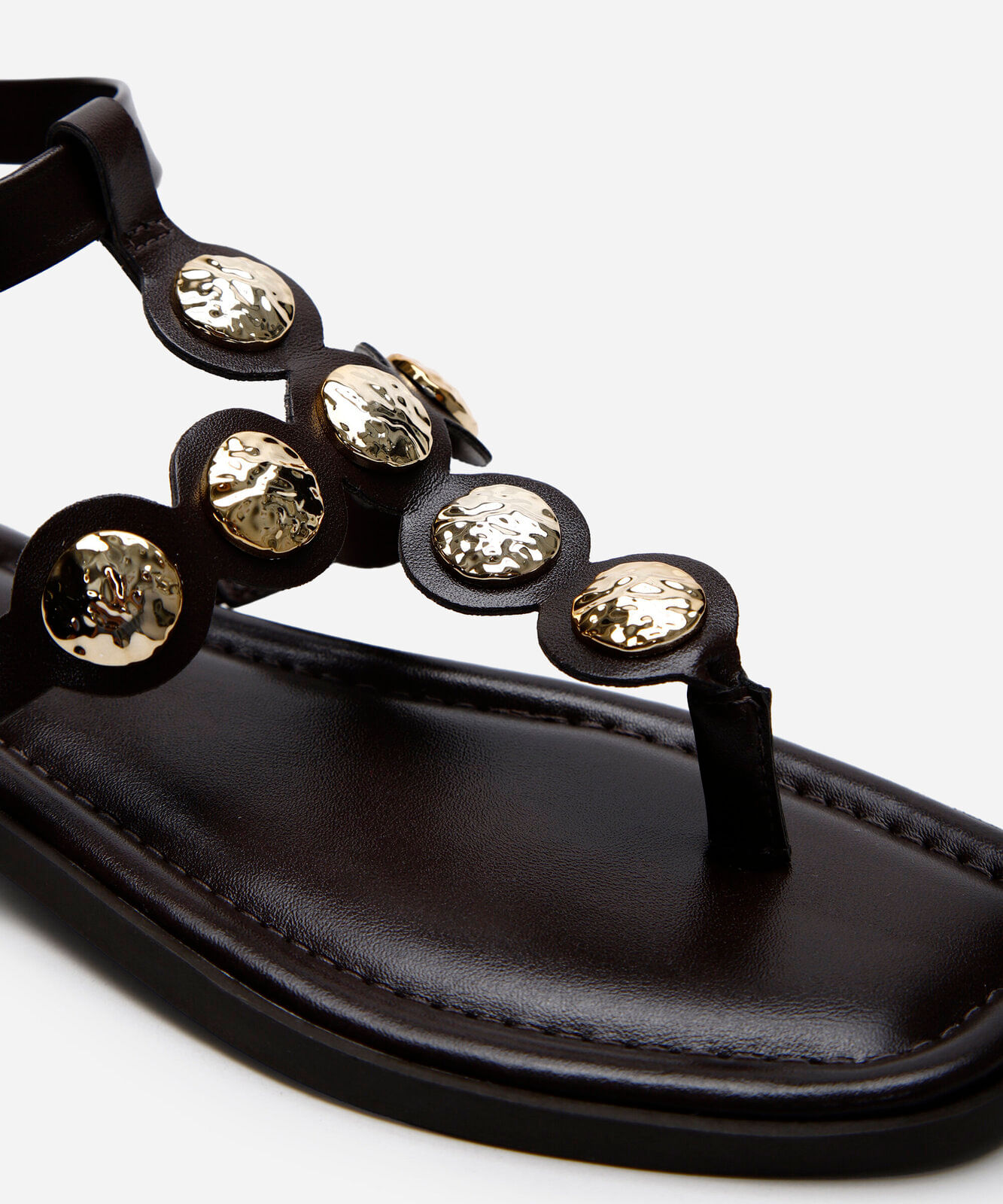 rasteirinha boho com tachas oneself  marrom