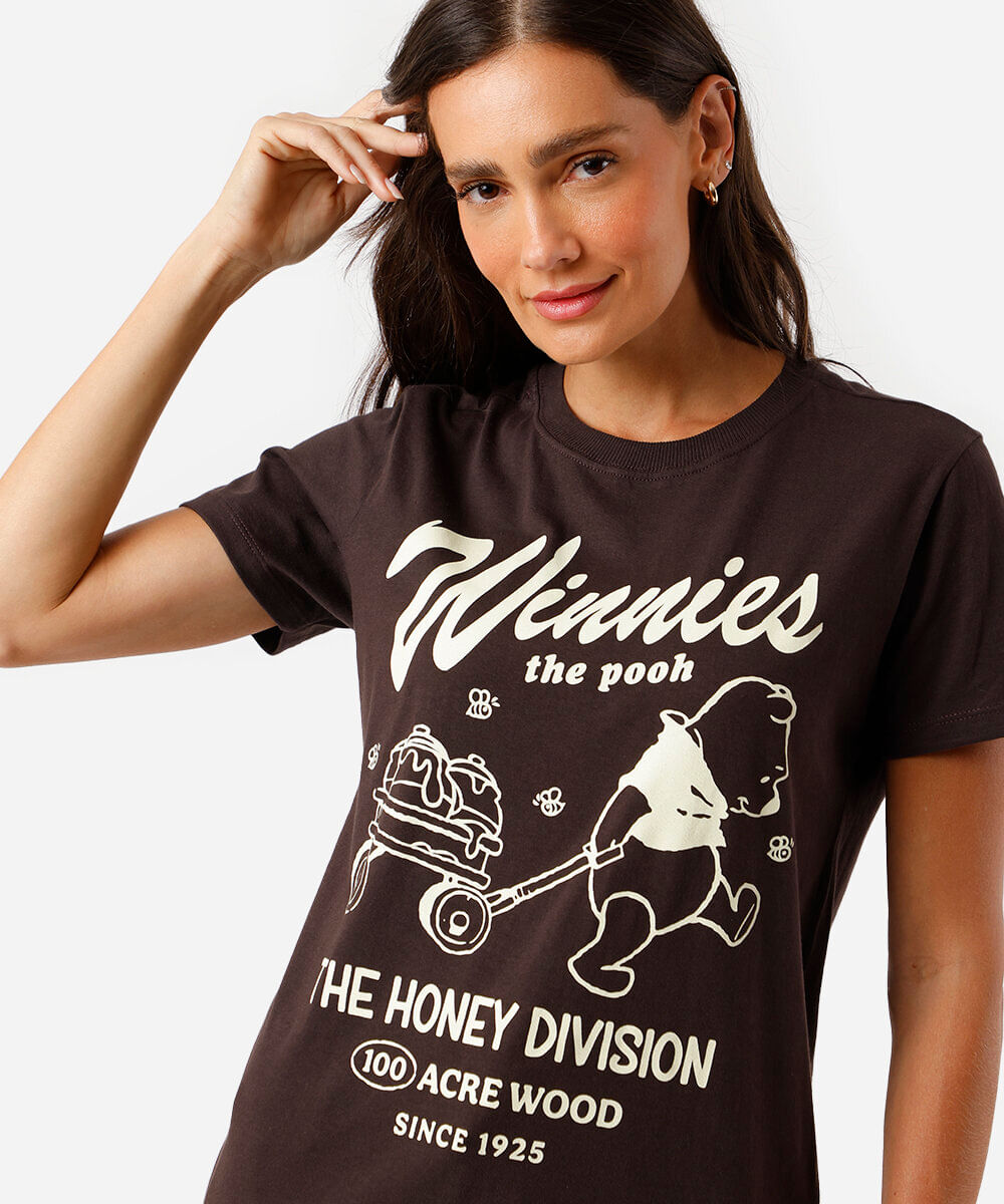 camiseta feminina manga curta pooh marrom