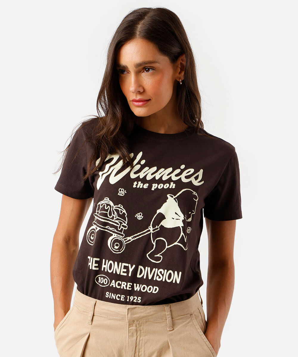 camiseta feminina manga curta pooh marrom