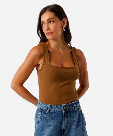 regata feminina decote quadrado marrom