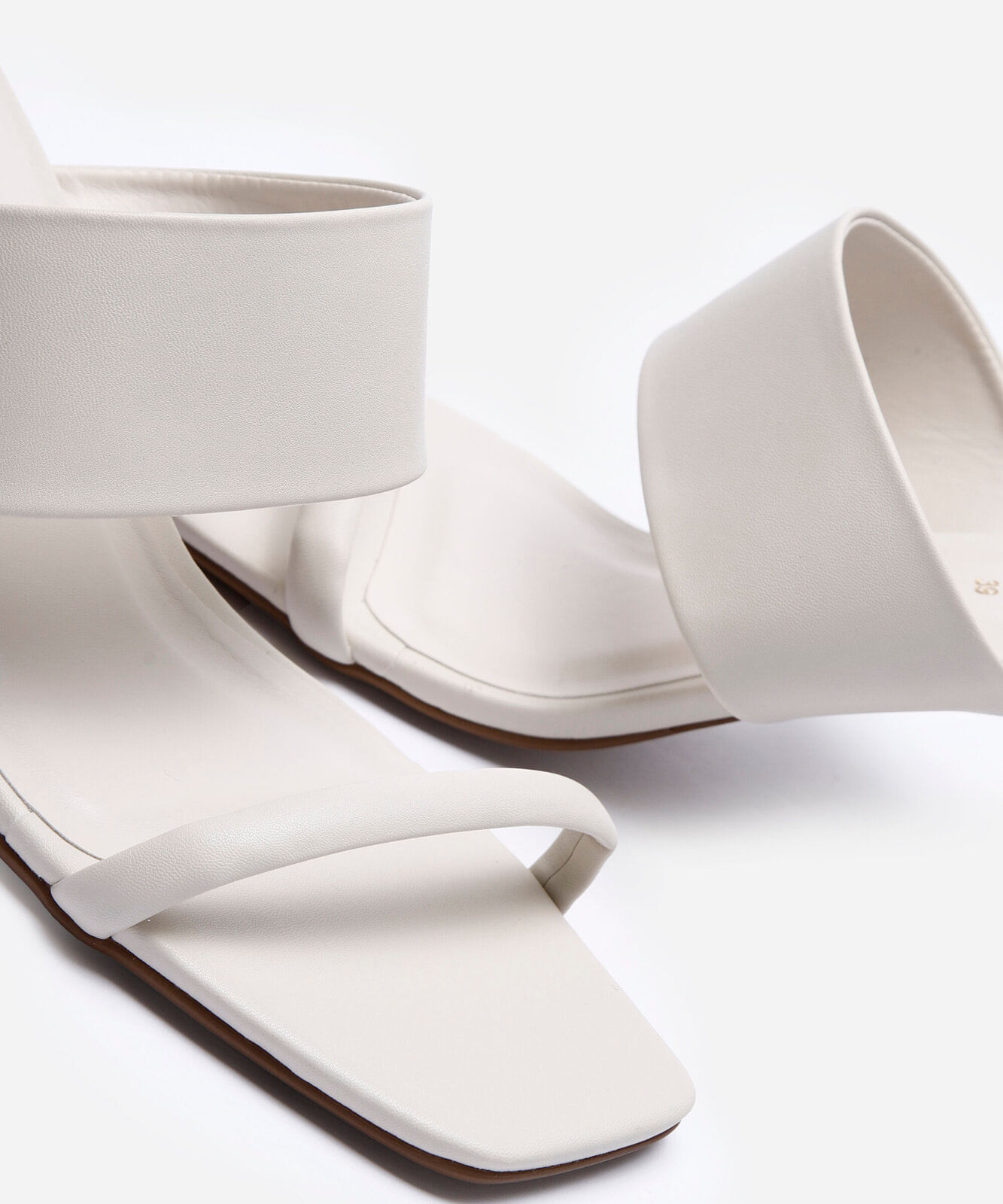 tamanco bico quadrado salto grosso texturizado oneself off white