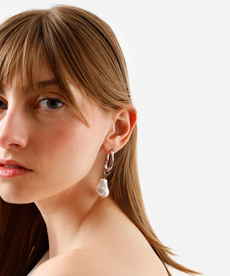 brinco argola com pérola  prateado