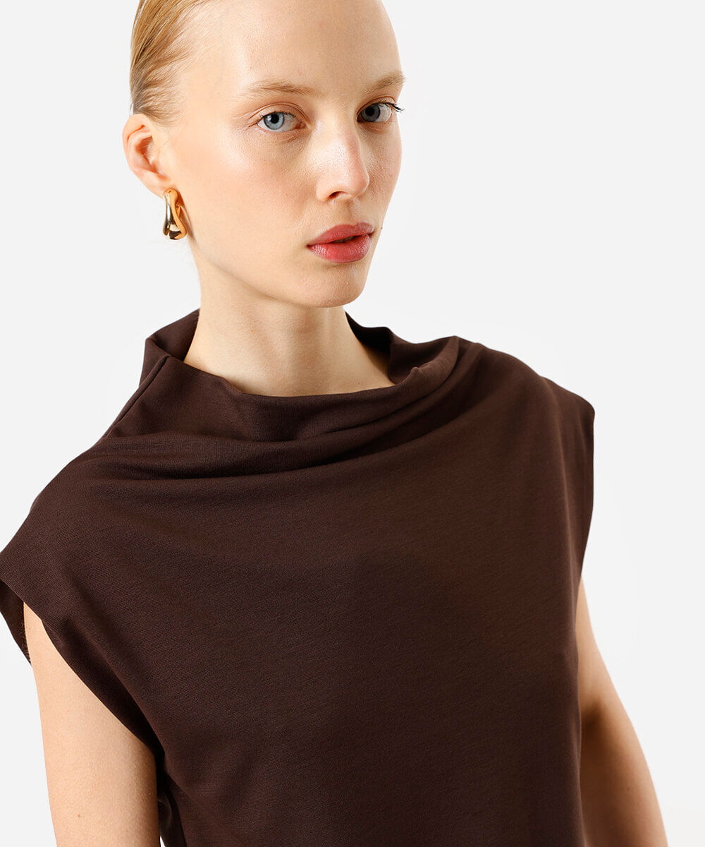 blusa feminina de viscose decote degagê marrom