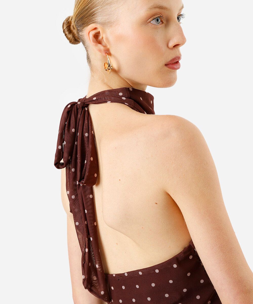 blusa halterneck feminina de tule com scarf poá marrom