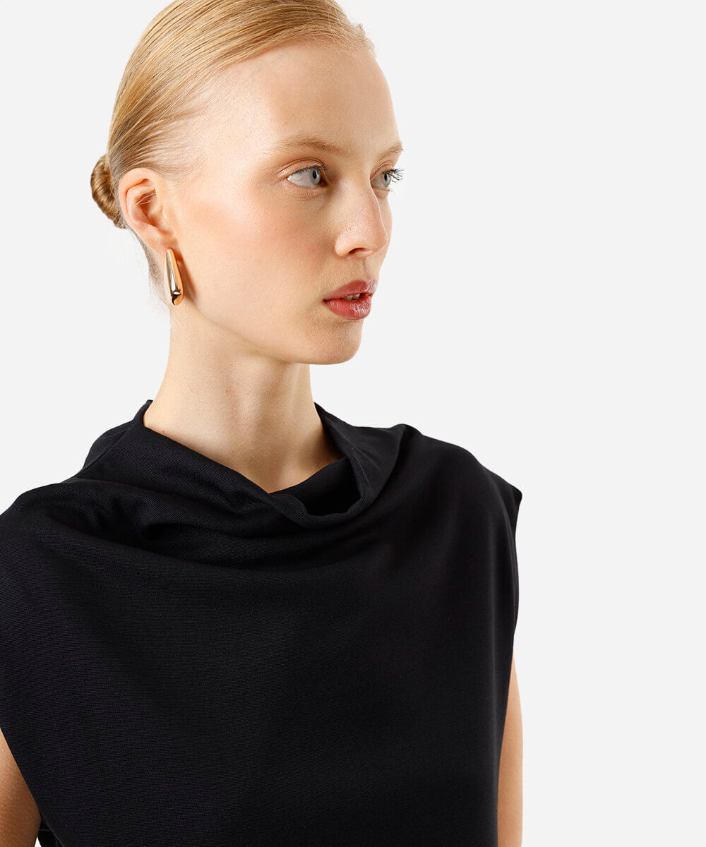 blusa feminina de viscose decote degagê preta
