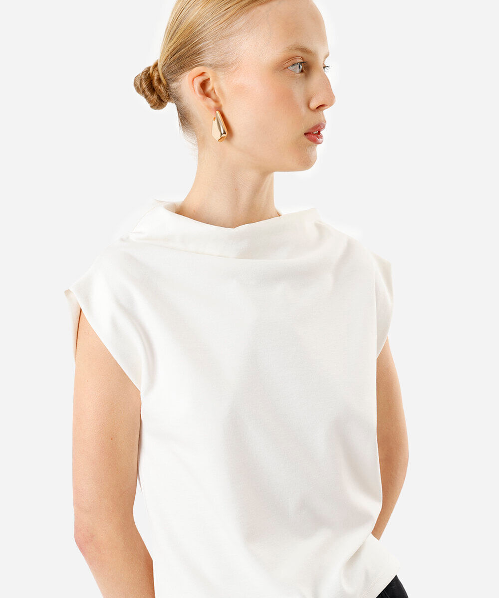 blusa feminina de viscose decote degagê off white