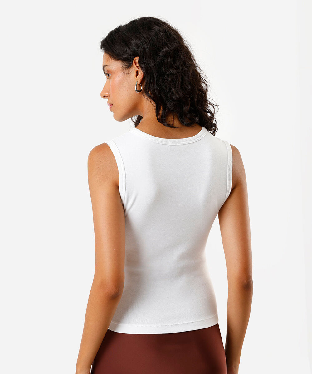regata feminina cavada decote v off white