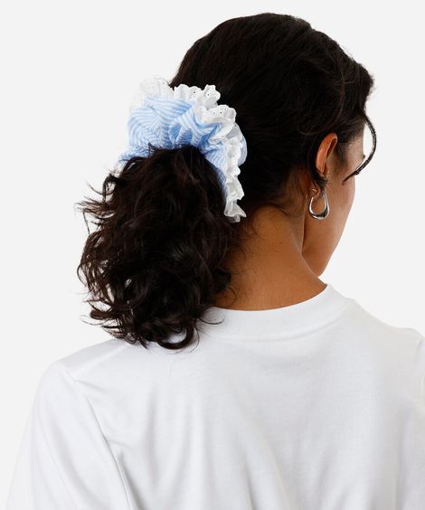 elástico de cabelo srunchie listrado com laise azul