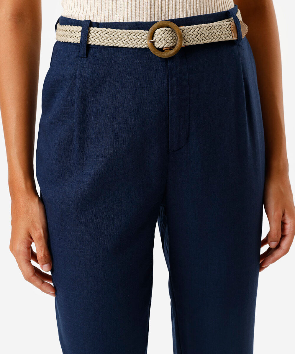 calça reta com linho e cinto azul