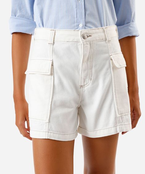 short mom feminino de sarja bolso cargo off white