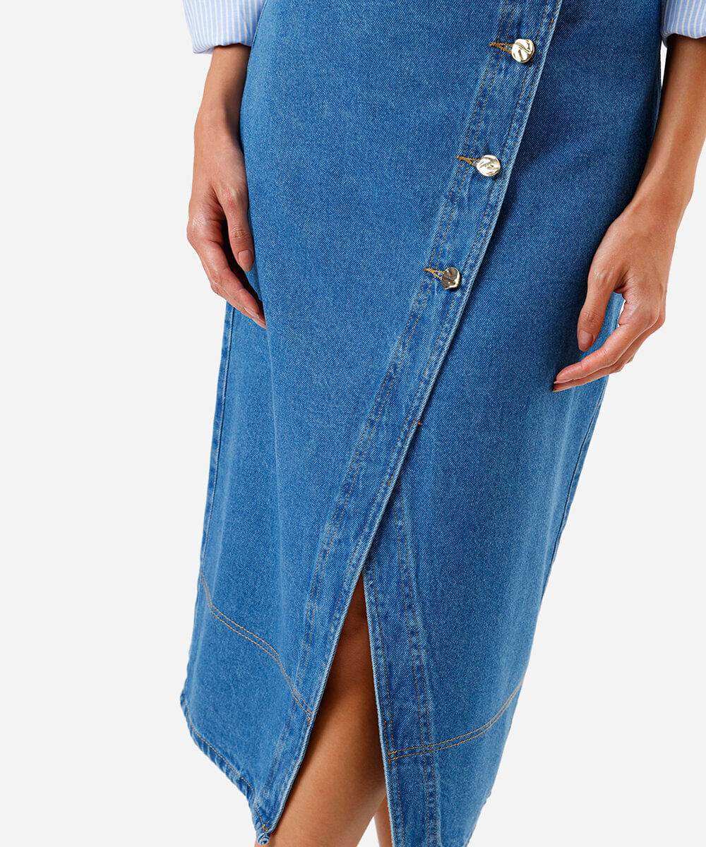 saia jeans transpassada com botões azul