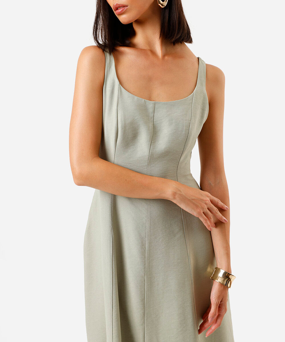 vestido midi feminino de viscose evasê com recortes verde