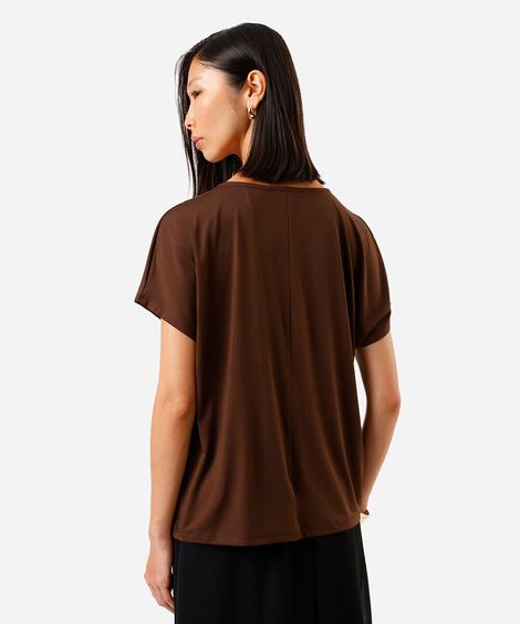 blusa feminina com detalhe em metal marrom