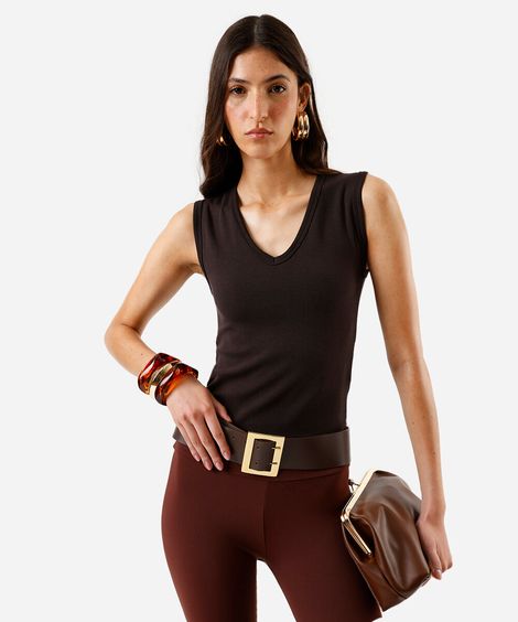 regata feminina cavada decote v marrom