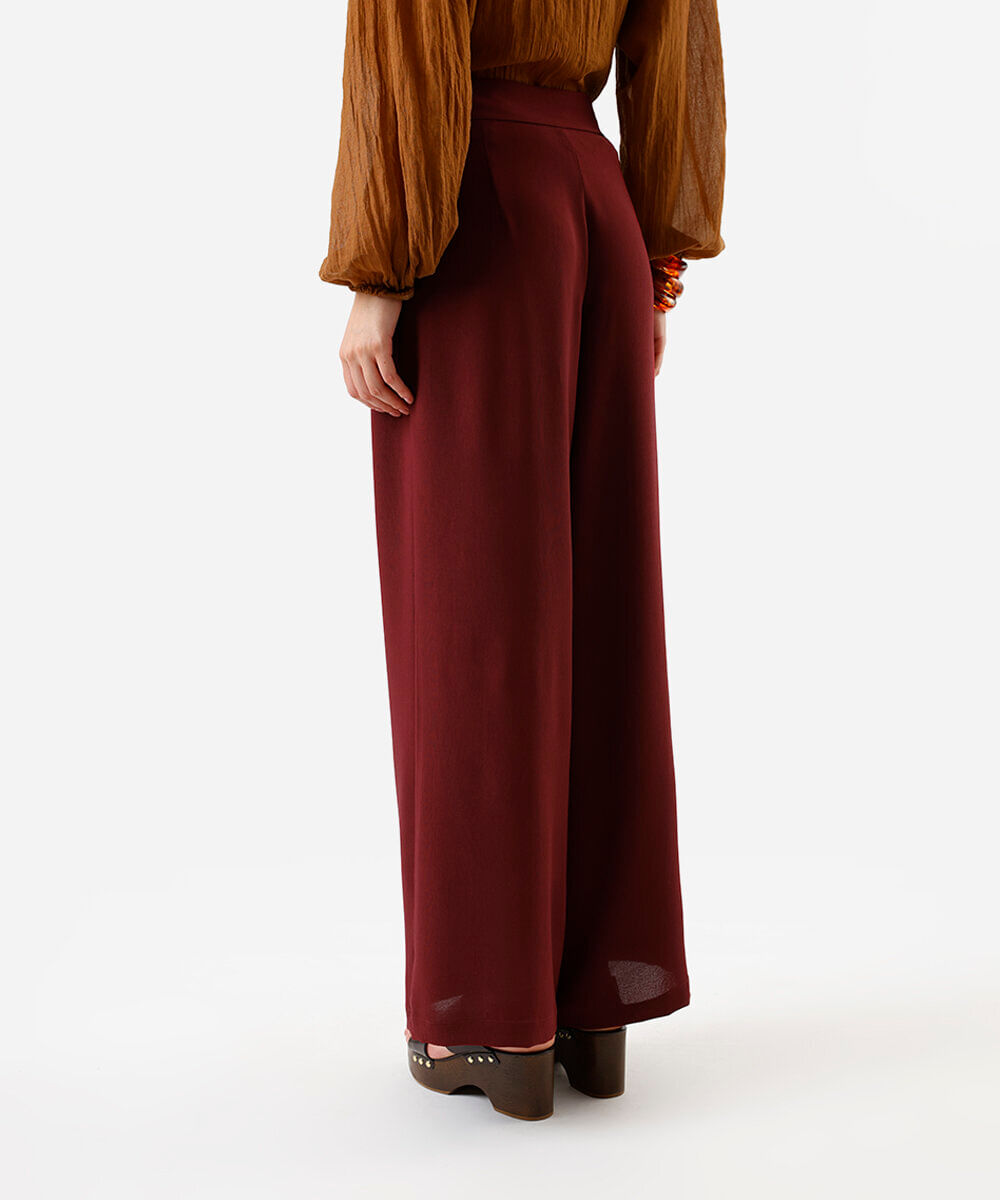 calça reta feminina texturizada vinho
