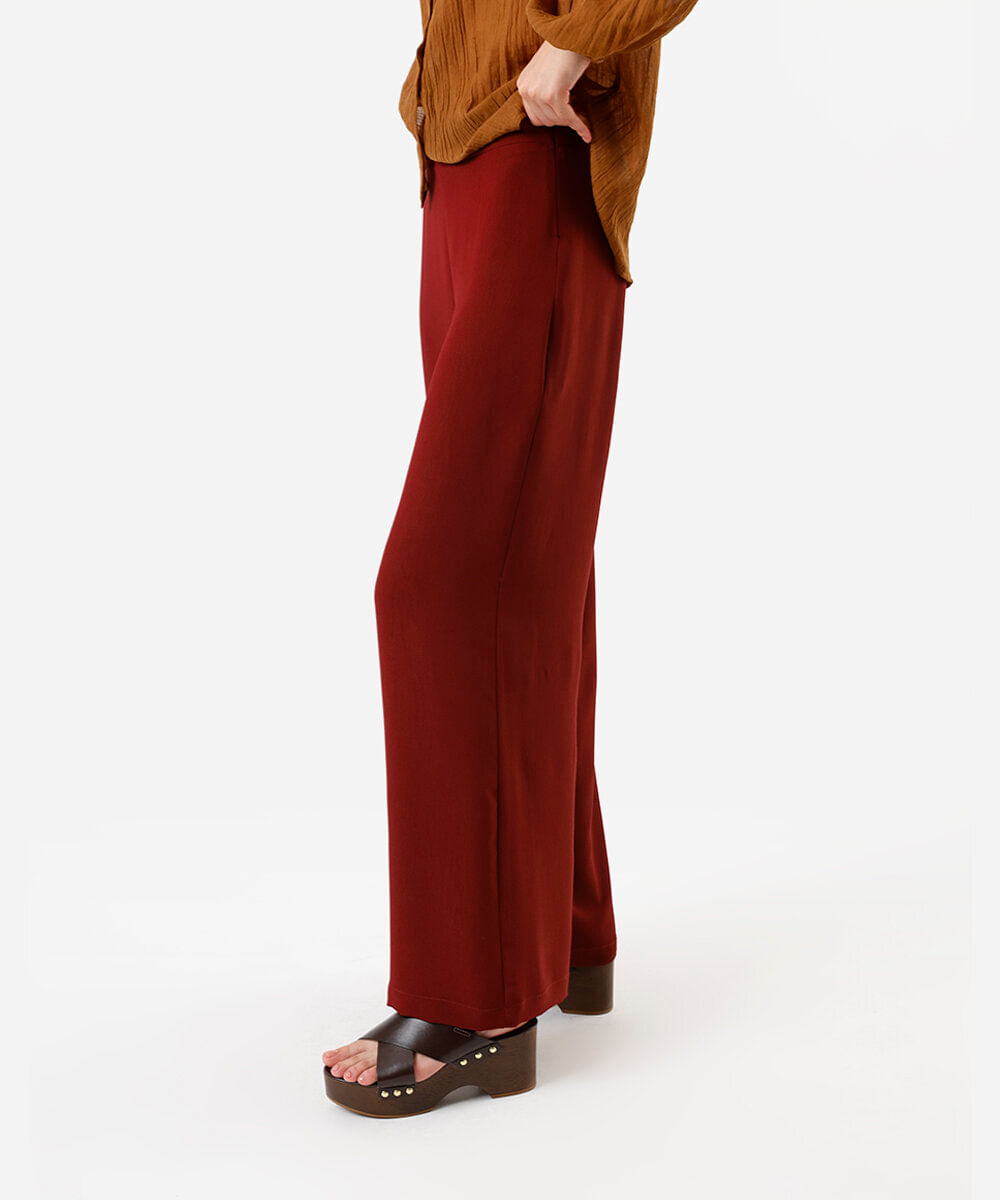 calça reta feminina texturizada vinho
