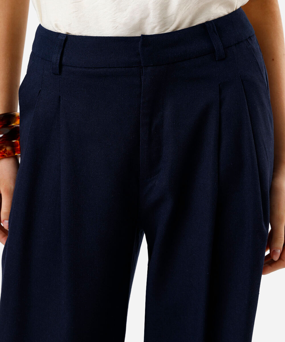 calça wide leg feminina de alfaiataria com linho e pregas azul