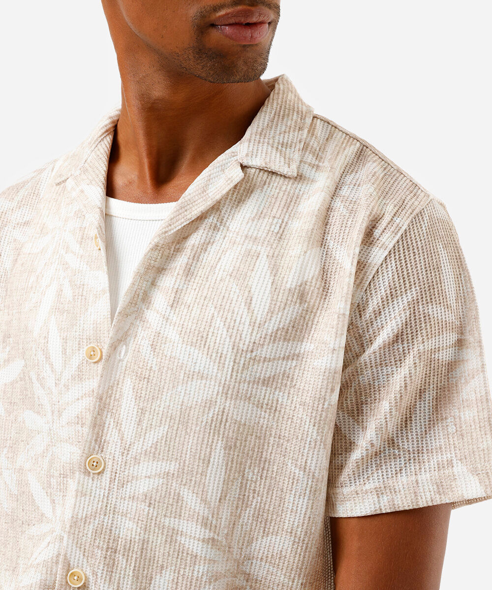 camisa masculina manga curta folhagem off white