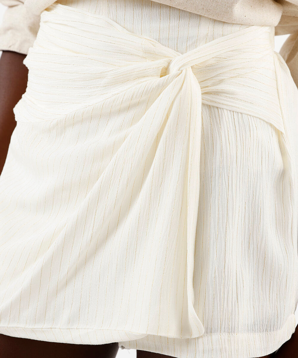 short saia pareo com lurex off white