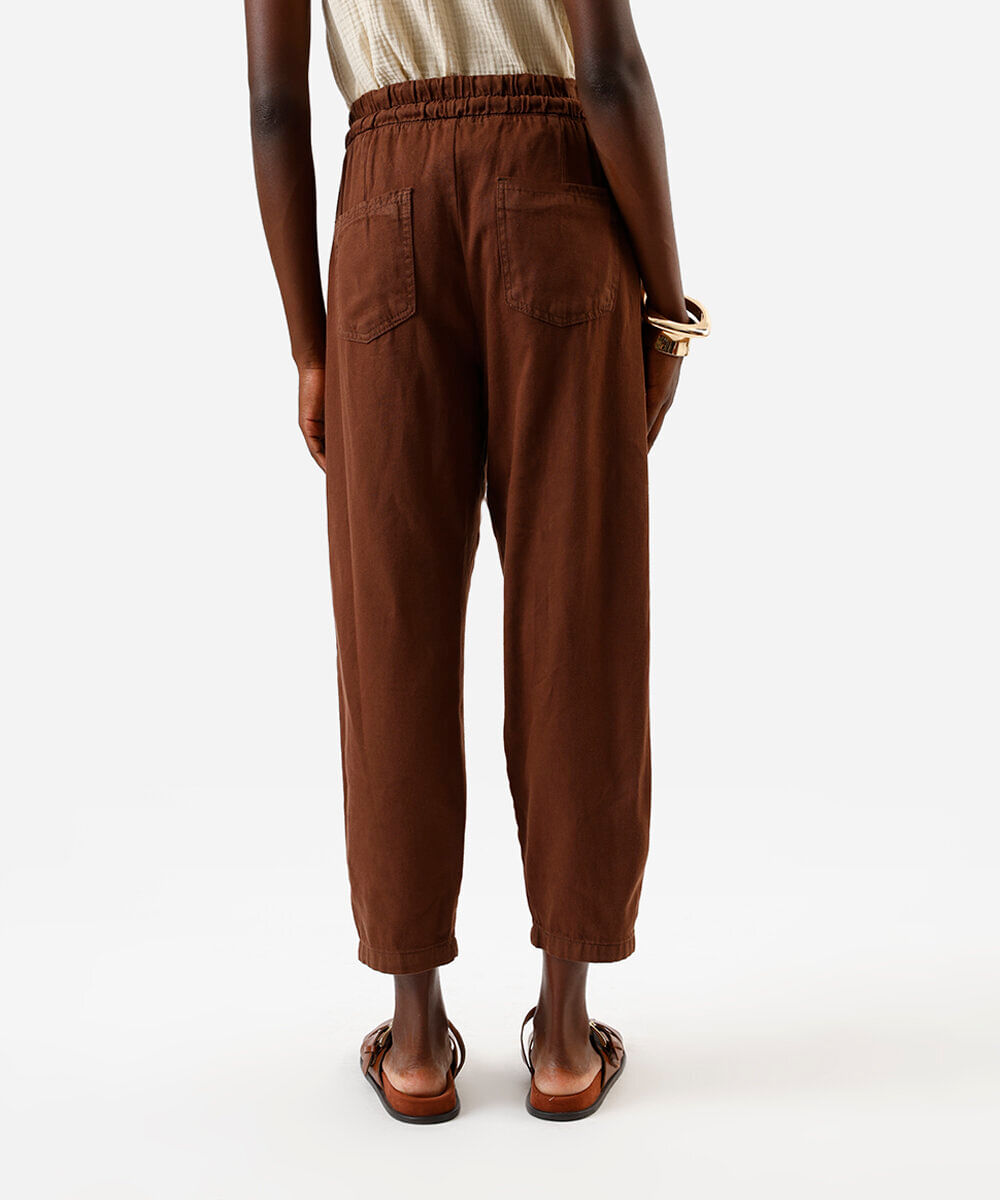 calça feminina clochard com cinto cordão marrom