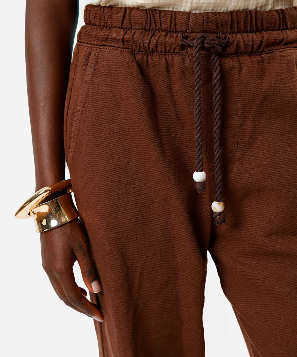 calça feminina clochard com cinto cordão marrom