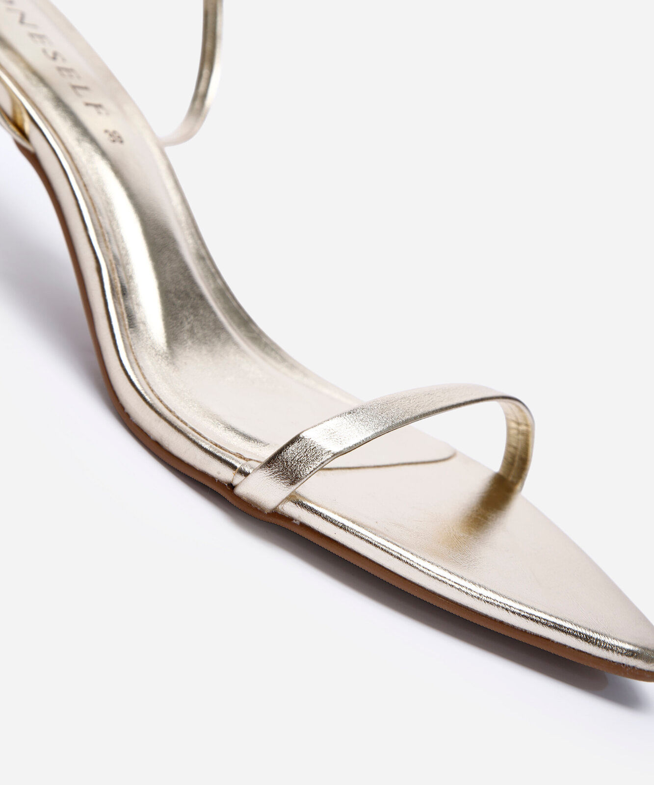 sandália feminina salto kitten heel oneself dourada