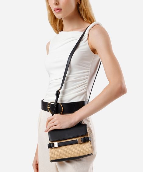 bolsa crossbody palha e detalhe de fivela bege