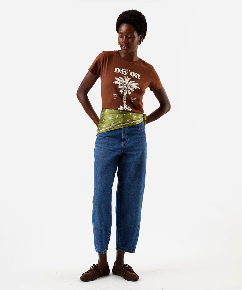camiseta feminina de algodão i need a day off marrom