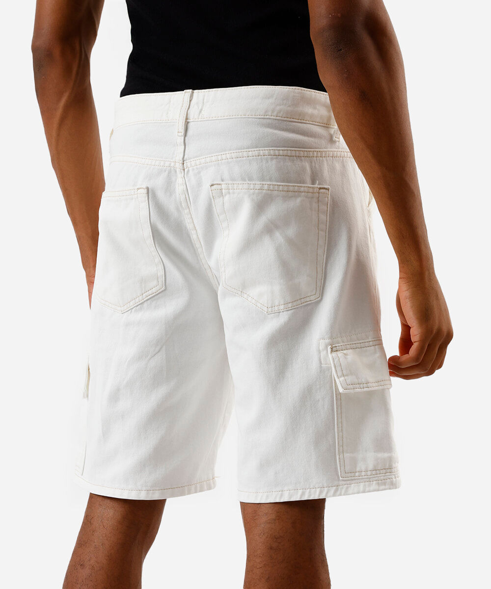 bermuda reta masculina com bolsos cargo off white