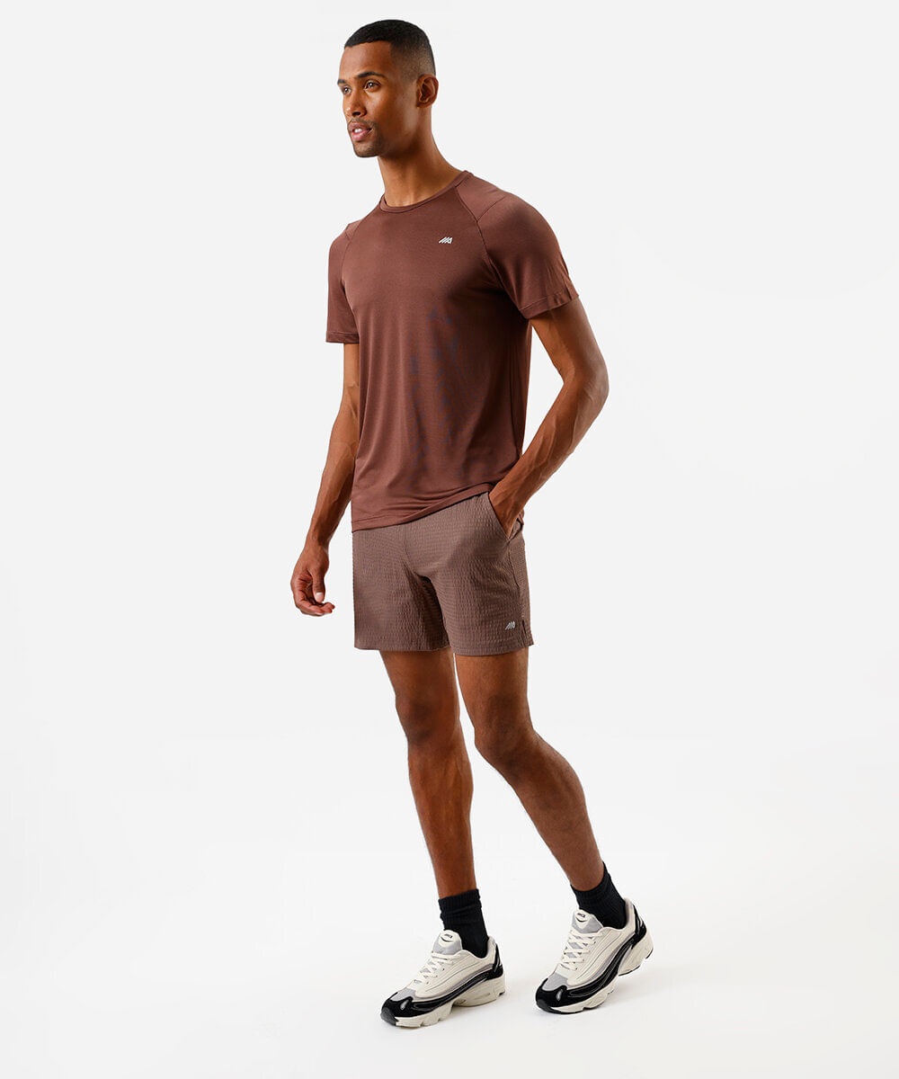 short masculino esportivo texturizado marrom