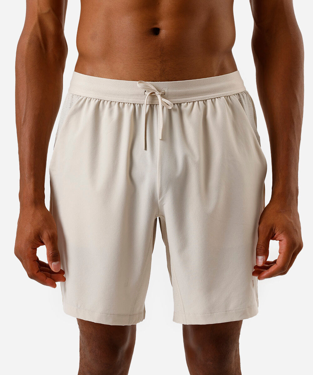 short masculino esportivo com recortes bege
