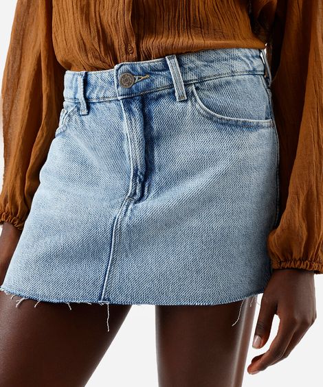 minissaia jeans cintura média barra desfiada azul