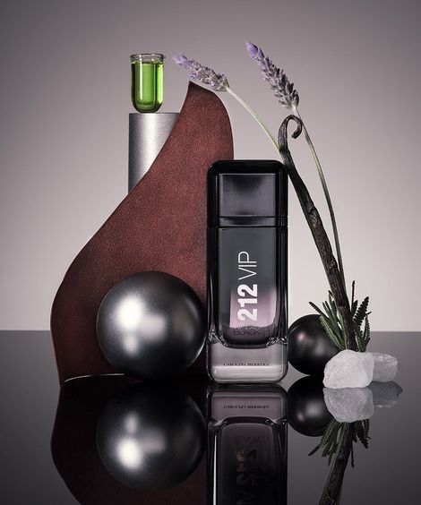 Perfume Carolina Herrera 212 VIP Black Masculino Eau de Toilette 200ml  Único
